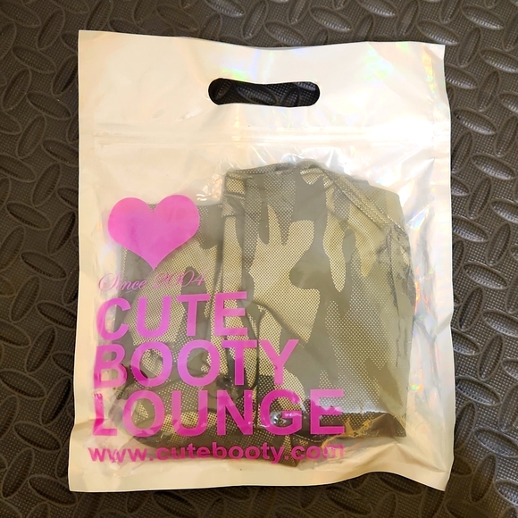 CUTE BOOTY HOODED BODY SUIT - Picture 4 of 8